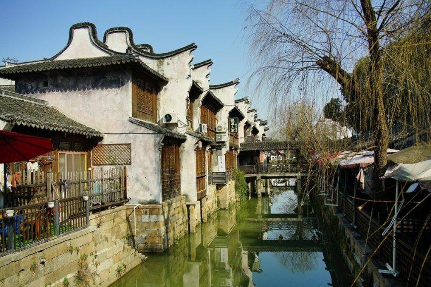 酒店专用投影仪模糊怎么调整？我来解答！
